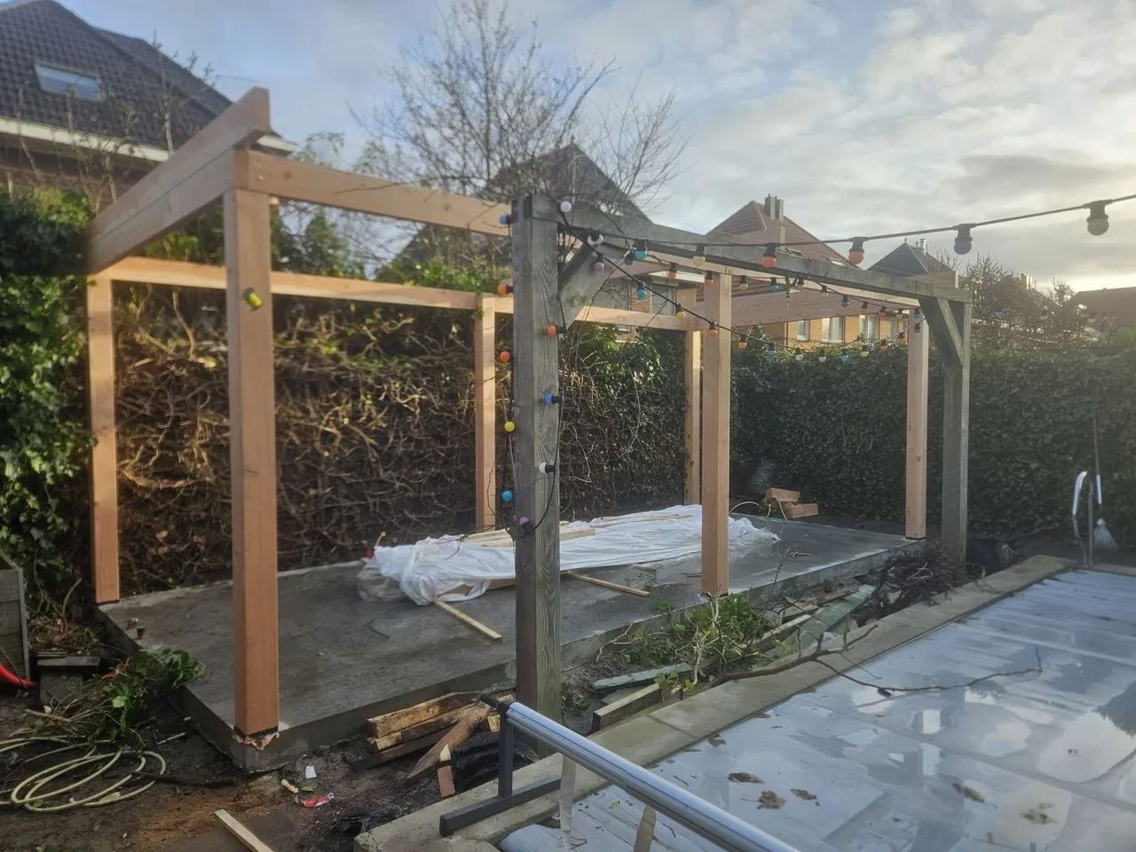 Voor: Overkapping in opbouw: het geraamte staat