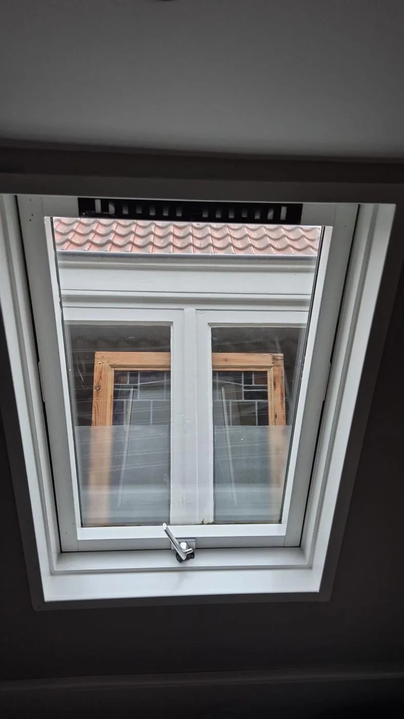 VELUX-dakraam van binnen, strak afgewerkt