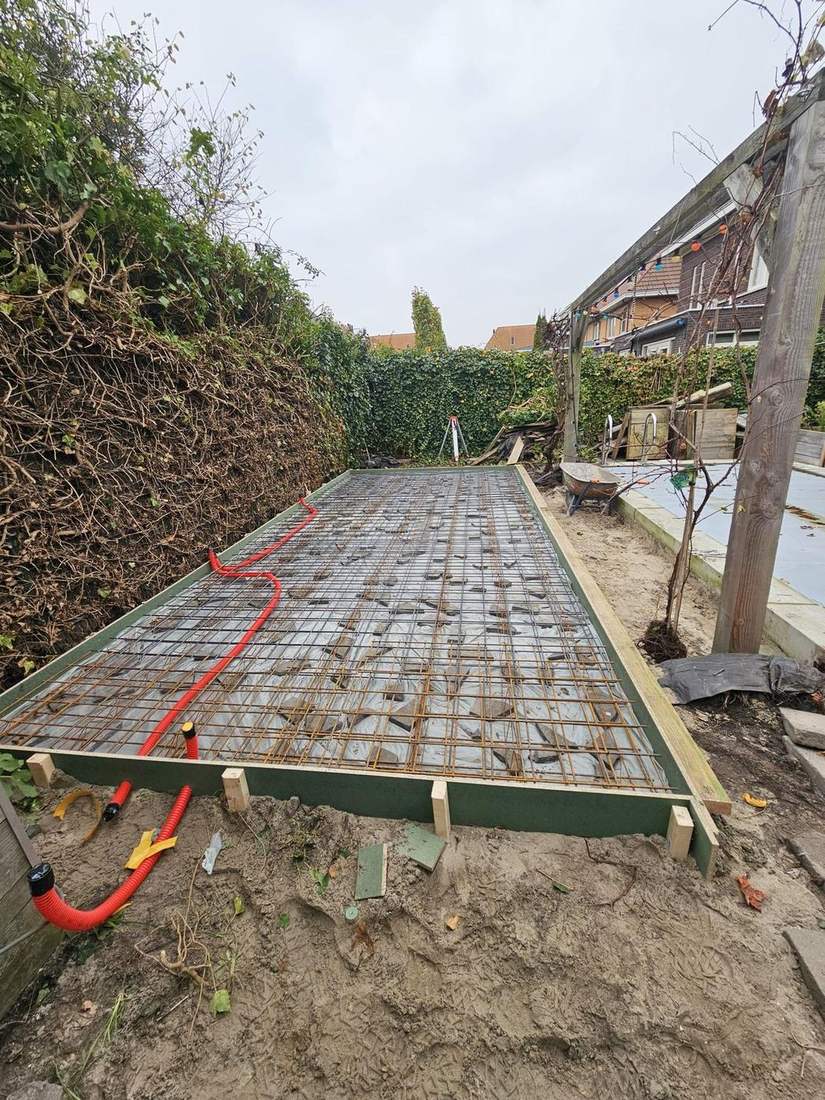 Voor: Wapening ligt klaar in de bekisting