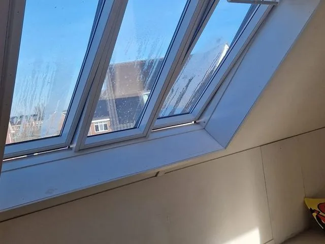 Drie dakramen, binnen afgewerkt
