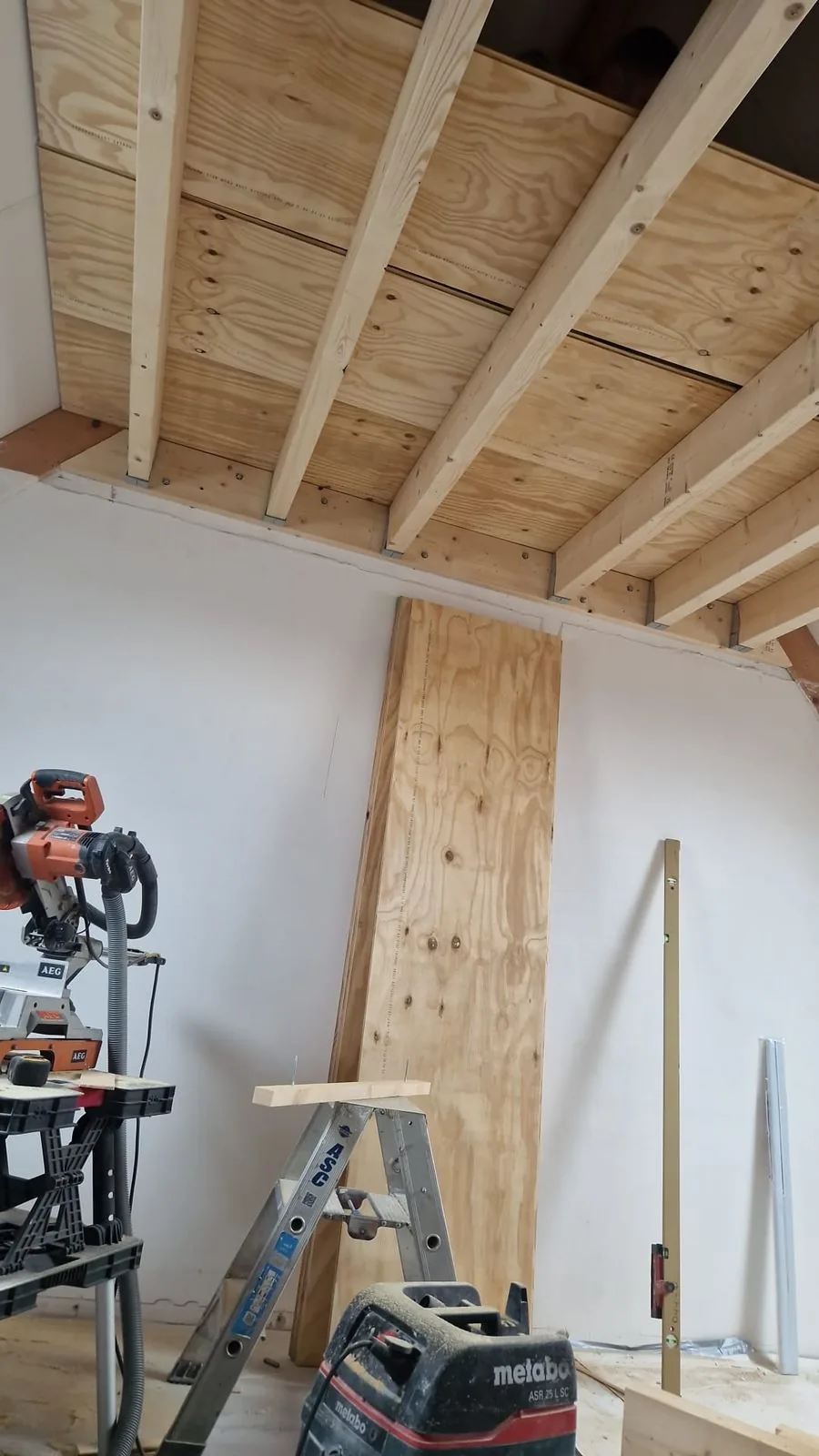Balklaag en plafond in een nieuwe woning