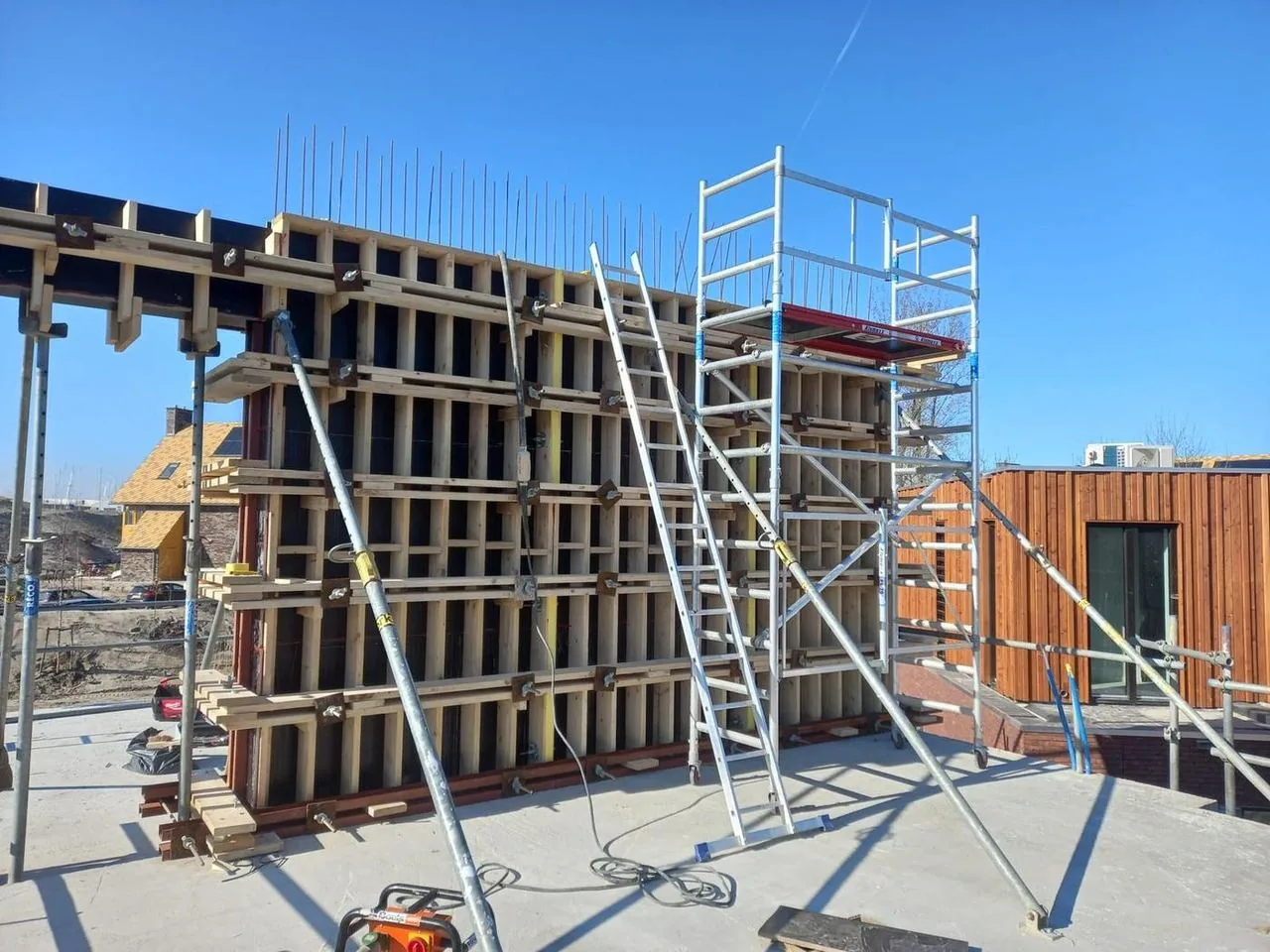 Betonwand in aanbouw