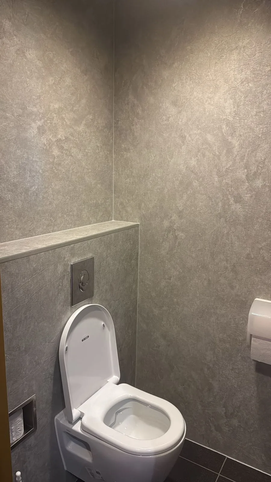 Toilet opnieuw betegeld